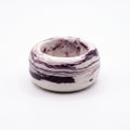 Petra Lilac talla 16 — anillo de porcelana marmolada lila sobre fondo blanco, vista frontal